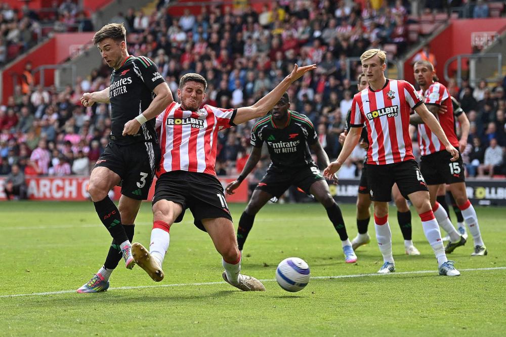 TA：奥赖利成功限制住了萨拉赫，他的防守表现远超多数边后卫