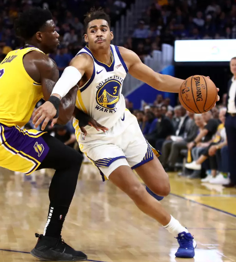 詹姆斯：防守时我们要拧成一根绳，并且时刻保持沟通